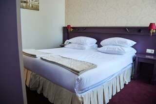Гостевой дом The Bridge Hotel Санкт-Петербург Номер люкс с 1 двуспальной кроватью-10
