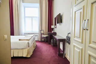 Гостевой дом The Bridge Hotel Санкт-Петербург Двухместный номер с 1 кроватью или 2 отдельными кроватями, вид на город-2