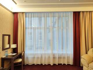Гостевой дом The Bridge Hotel Санкт-Петербург Номер полулюкс с 1 двуспальной кроватью-4