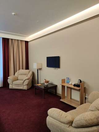 Гостевой дом The Bridge Hotel Санкт-Петербург Номер полулюкс с 1 двуспальной кроватью-5