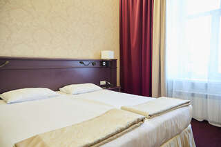 Гостевой дом The Bridge Hotel Санкт-Петербург Улучшенный двухместный номер с 1 кроватью или 2 отдельными кроватями, вид на озеро-2