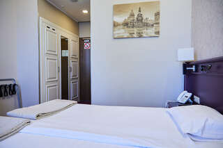 Гостевой дом The Bridge Hotel Санкт-Петербург Улучшенный двухместный номер с 1 кроватью или 2 отдельными кроватями, вид на озеро-4