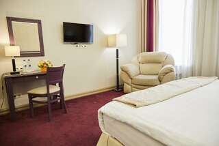 Гостевой дом The Bridge Hotel Санкт-Петербург Номер полулюкс улучшенный с 1 двуспальной кроватью-6