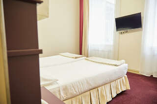 Гостевой дом The Bridge Hotel Санкт-Петербург Бюджетный двухместный номер с 2 отдельными кроватями-1