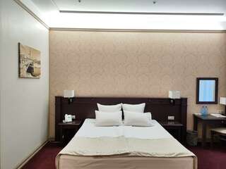 Гостевой дом The Bridge Hotel Санкт-Петербург Номер полулюкс с 1 двуспальной кроватью-2