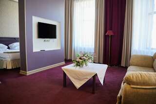 Гостевой дом The Bridge Hotel Санкт-Петербург Номер люкс с 1 двуспальной кроватью-6