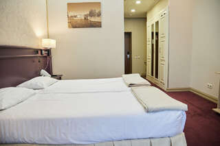 Гостевой дом The Bridge Hotel Санкт-Петербург Классический трехместный номер-4